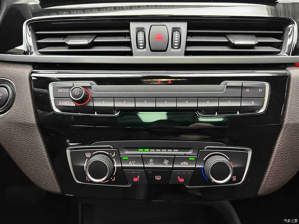 BMW X1, 2022 все фото