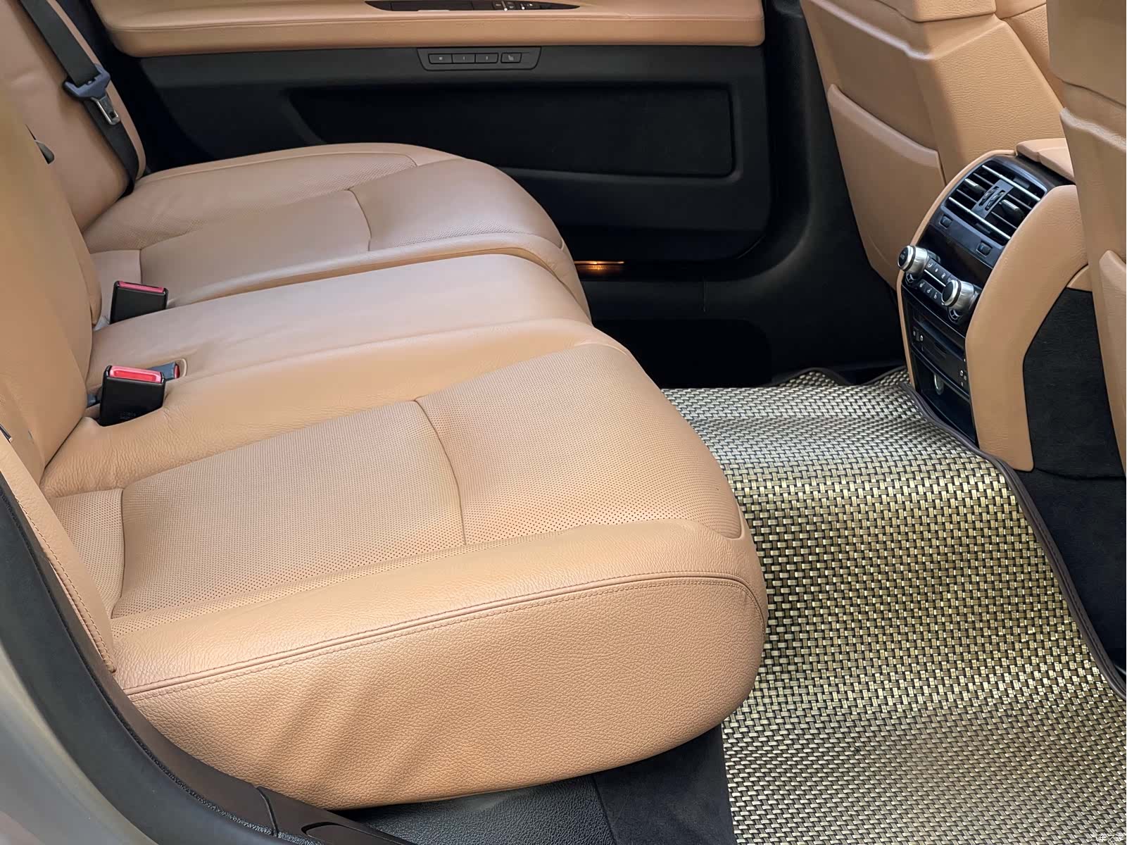 BMW 7 Series, 2011 15