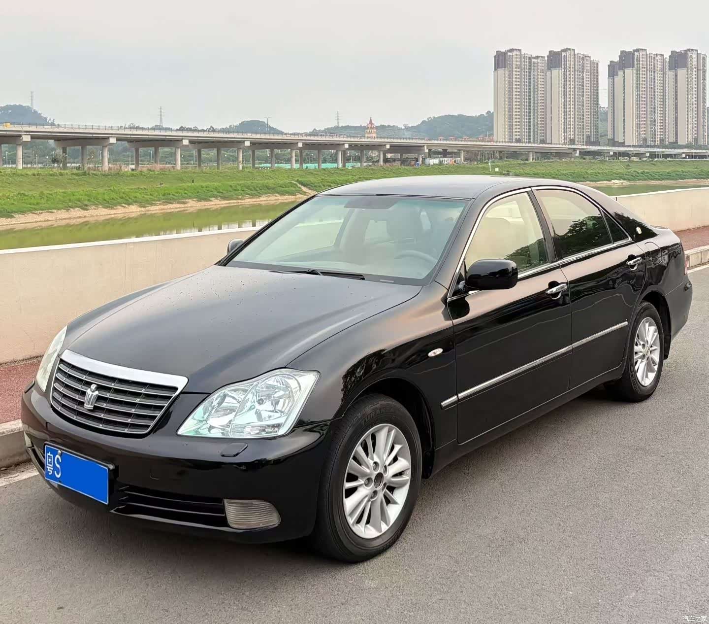 Toyota Crown, 2006 1