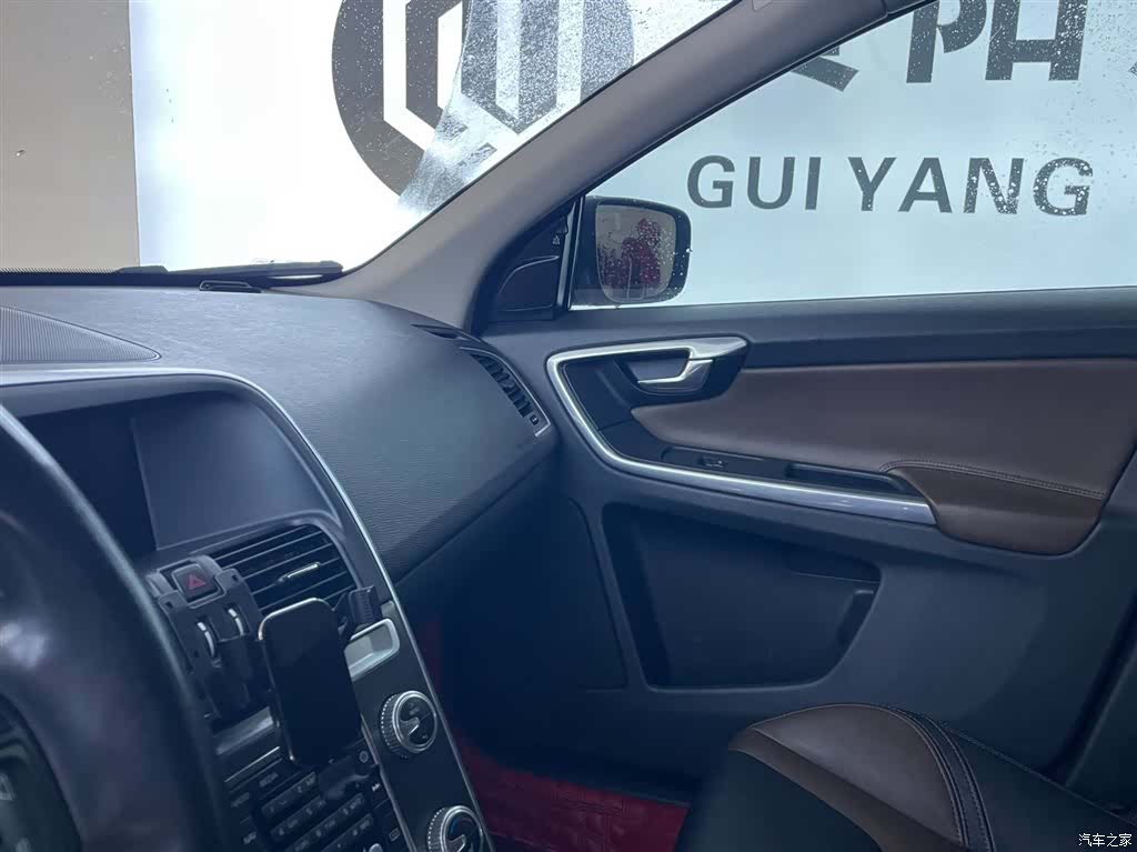 Volvo XC60, 2015 11