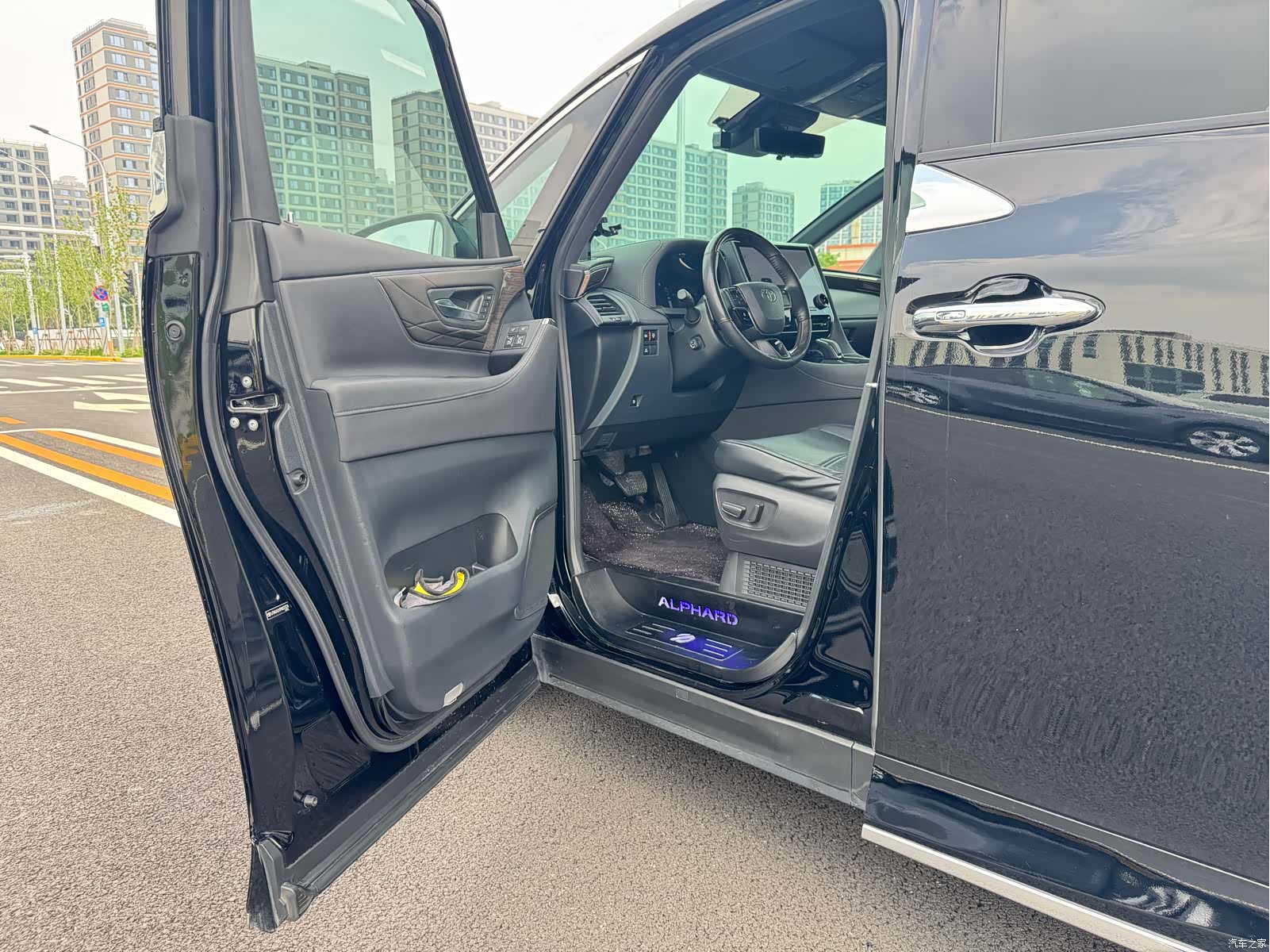 Toyota Alphard, 2024 9