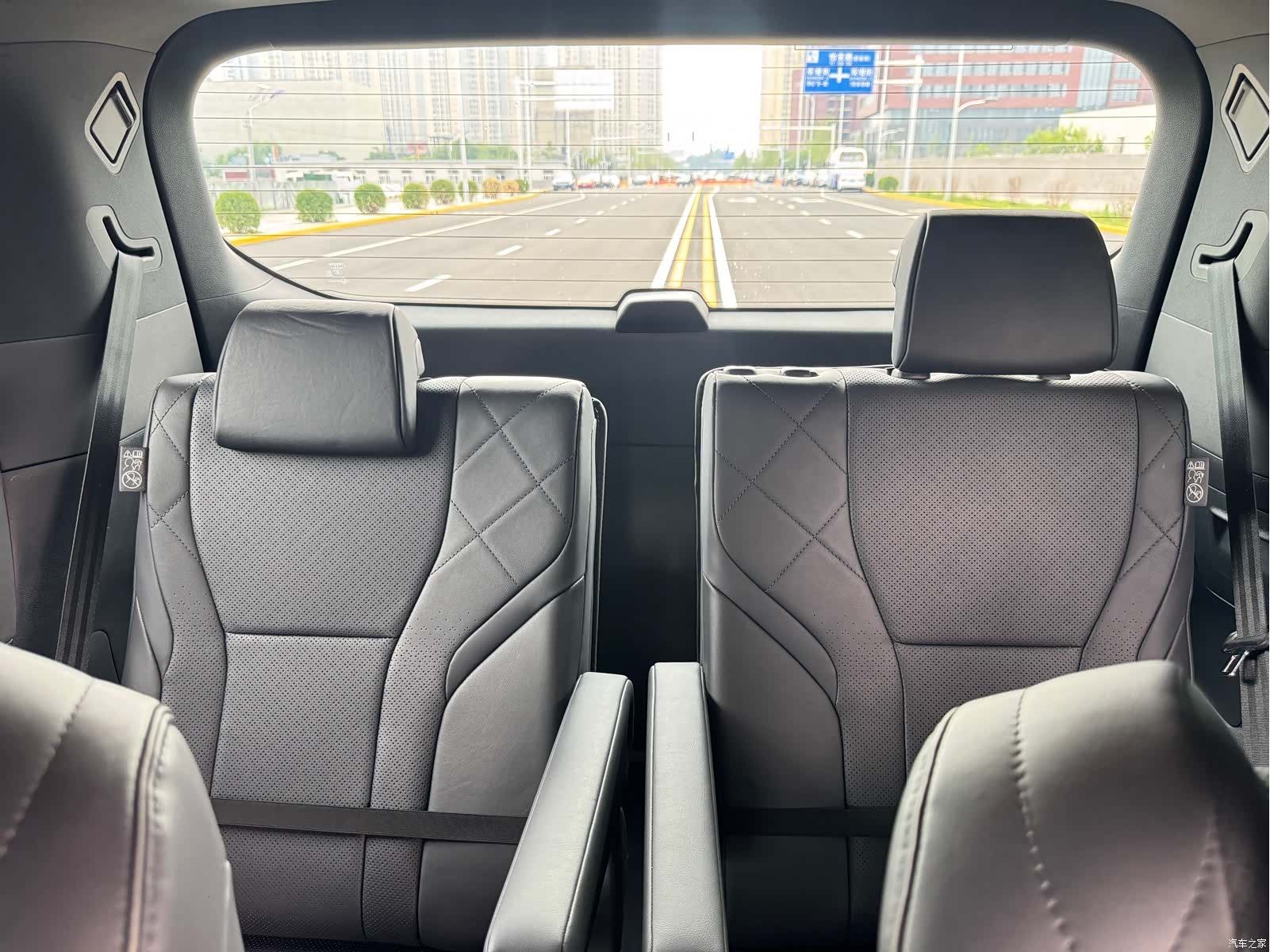 Toyota Alphard, 2024 18