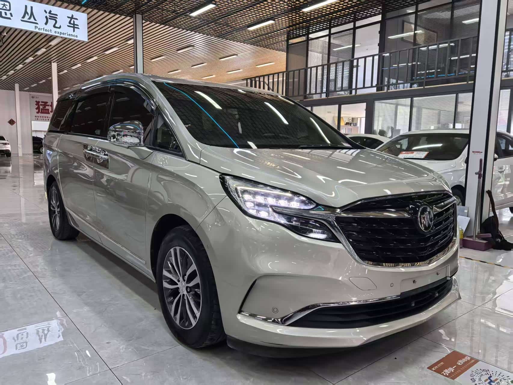 Buick GL8, 2022 3