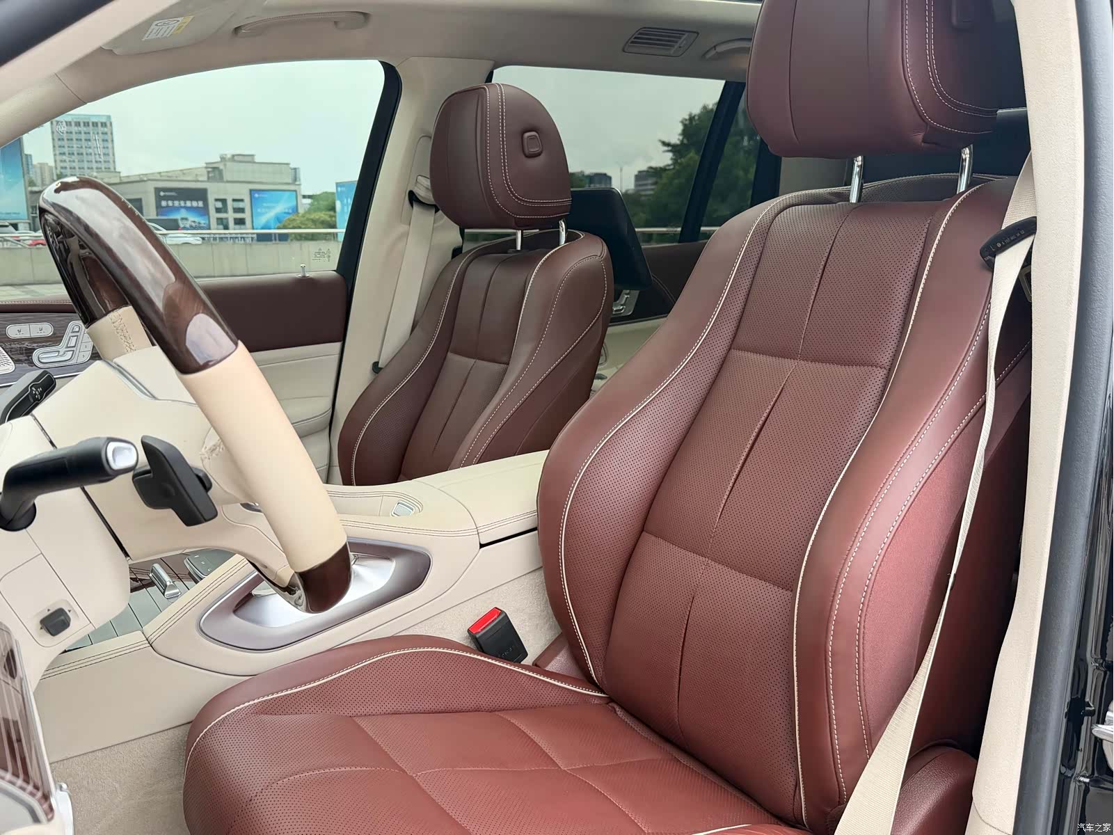 Maybach GLS, 2022 11