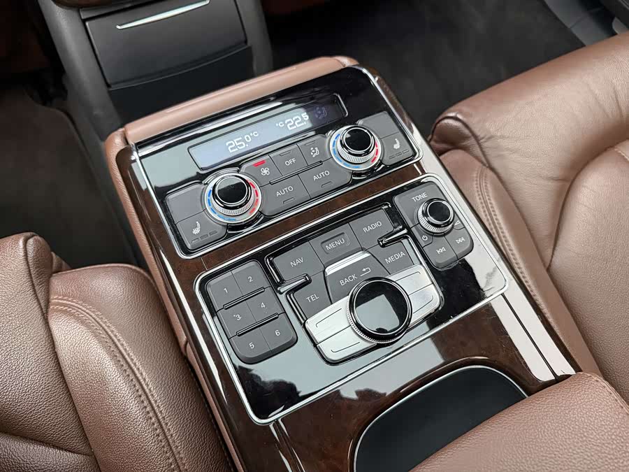 Audi A8 2014, фото 8