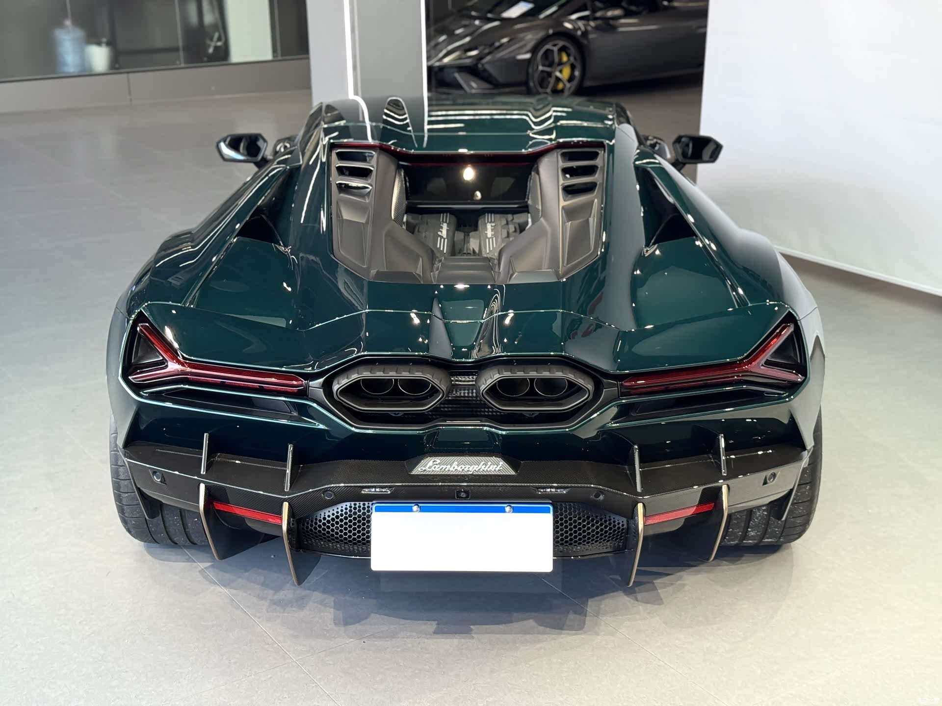 Lamborghini Revuelto, 2025 3