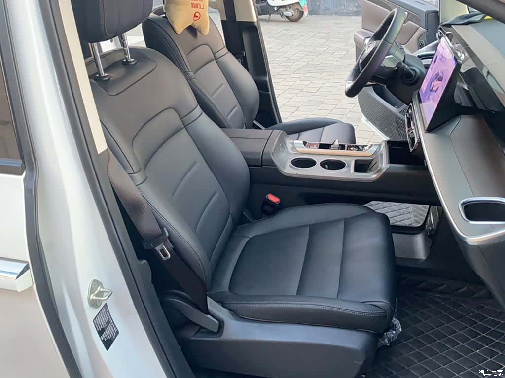 Trumpchi E8, 2024 3