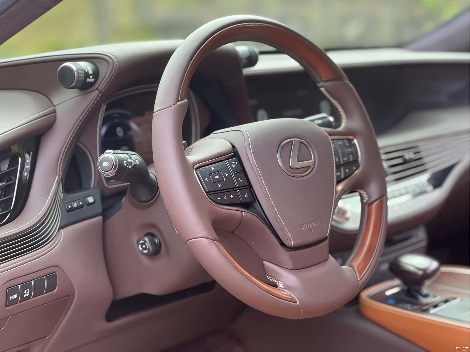 Lexus LS, 2019 19