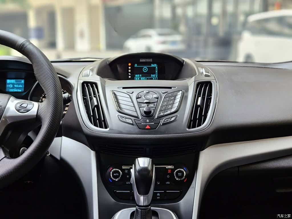 Ford Kuga, 2016 12
