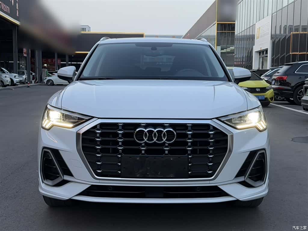 Audi Q3, 2022 все фото
