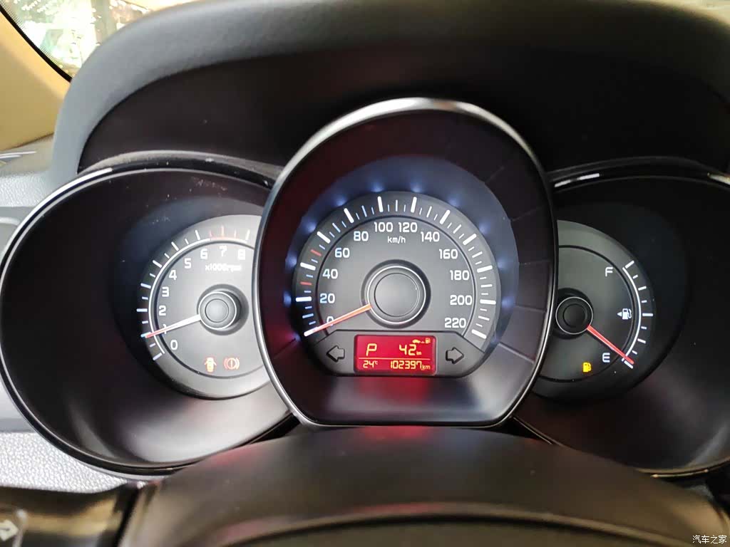 Kia K2, 2015 8
