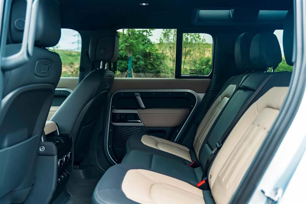 Land Rover Defender, 2022 12