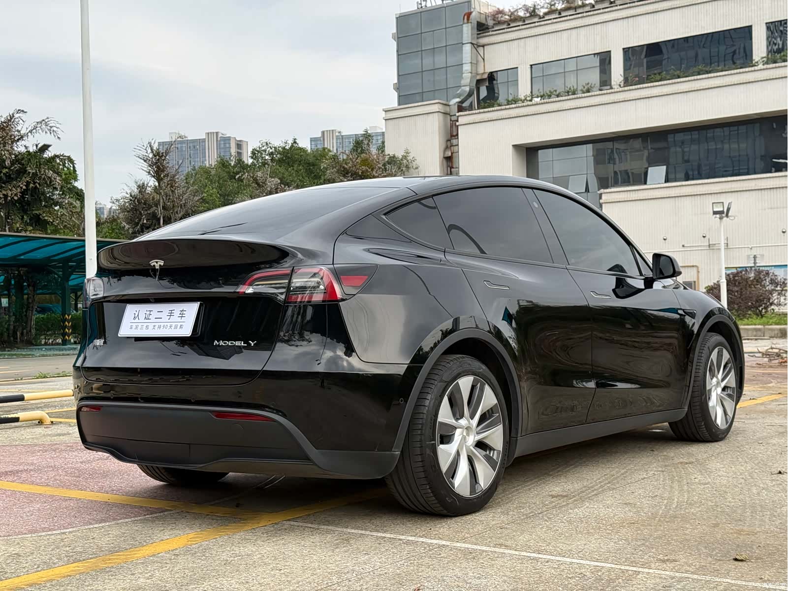 Tesla Model Y, 2023 9