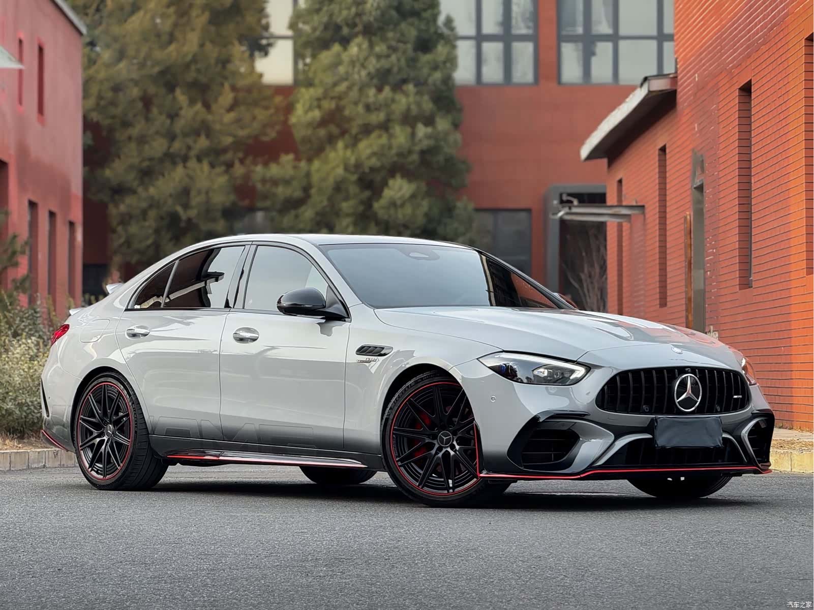 Mercedes-Benz C-Class, 2024 3