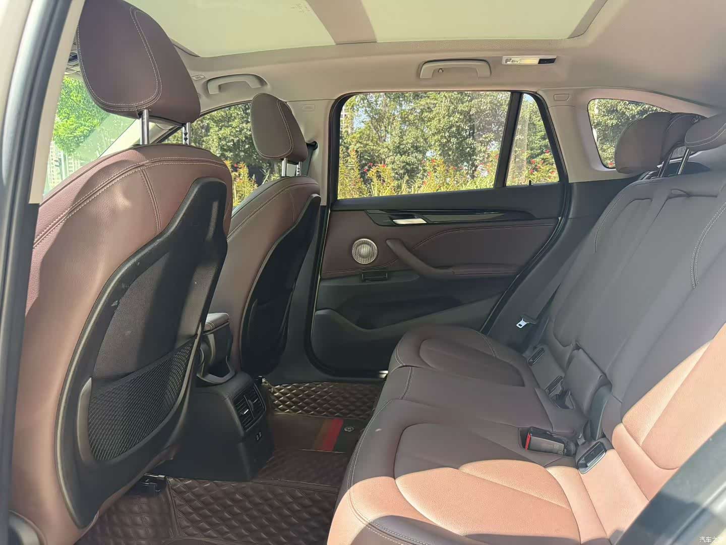 BMW X1, 2021 все фото