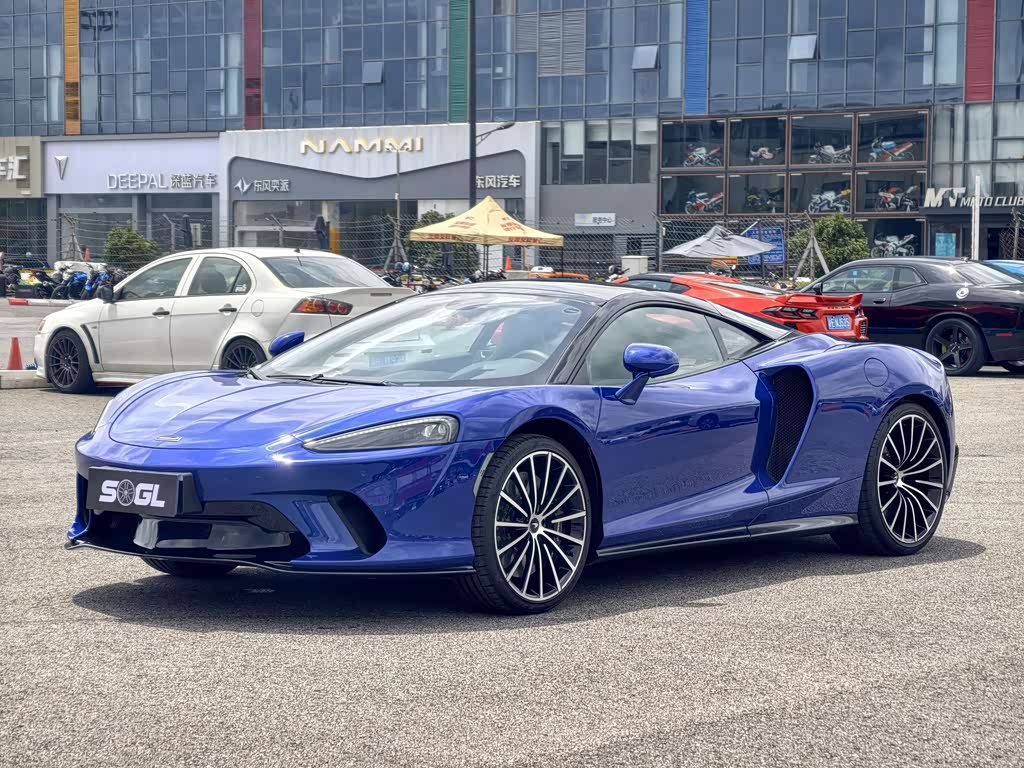 McLaren GT