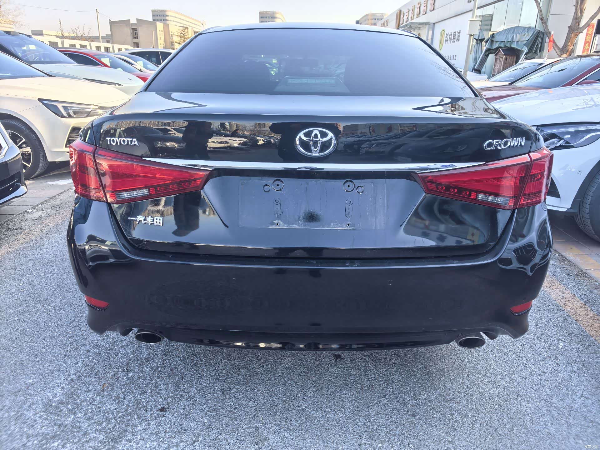 Toyota Crown, 2018 все фото