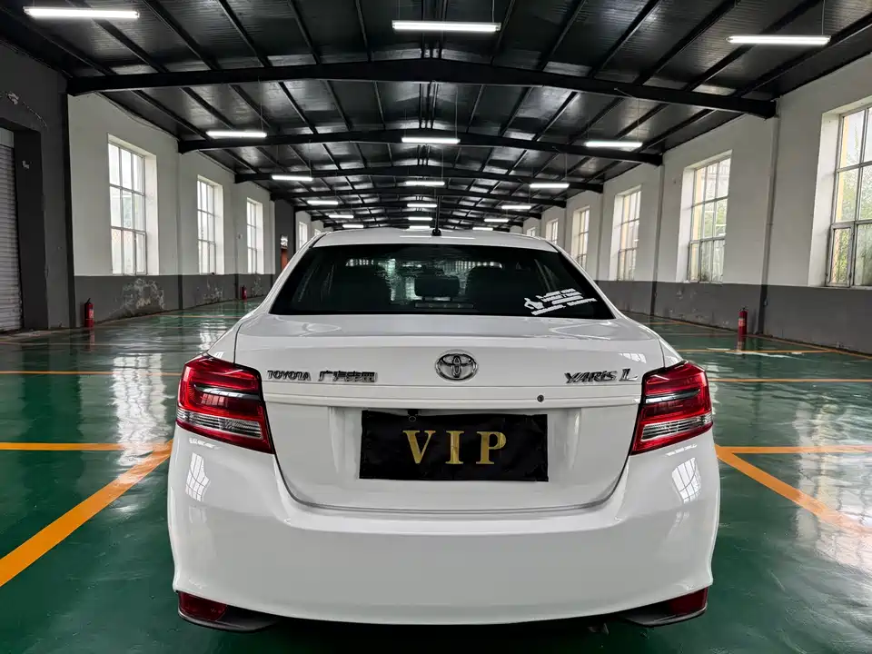 Toyota YARiS L to enjoy