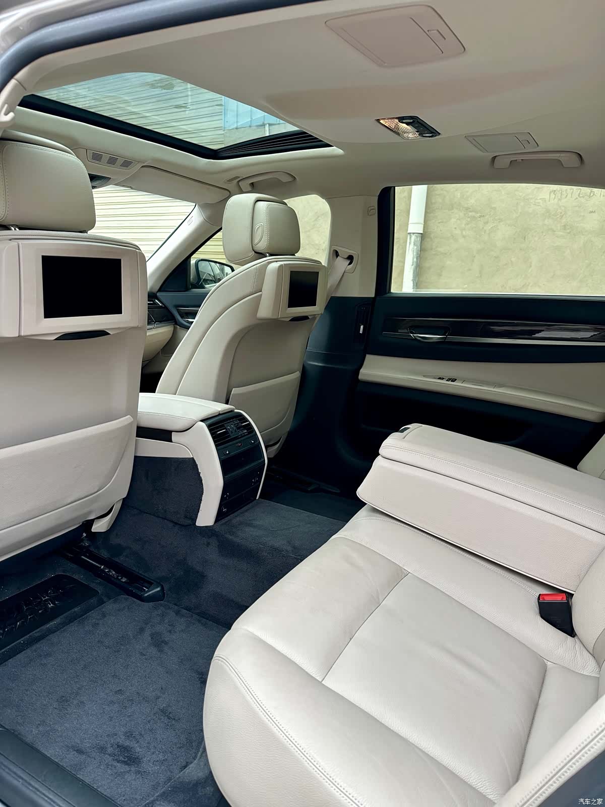 BMW 7 Series, 2010 9