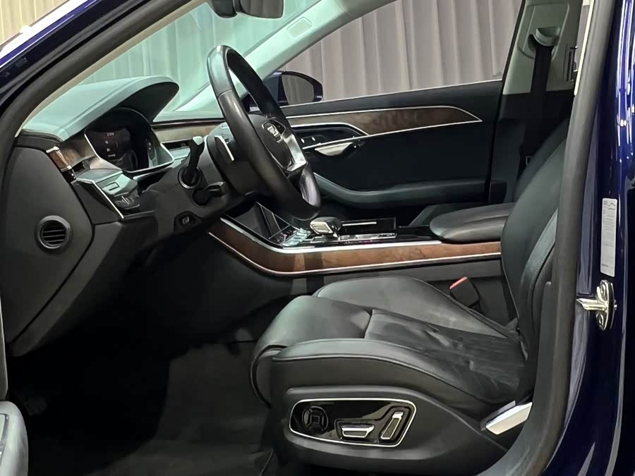 Audi A8 2020, фото 7
