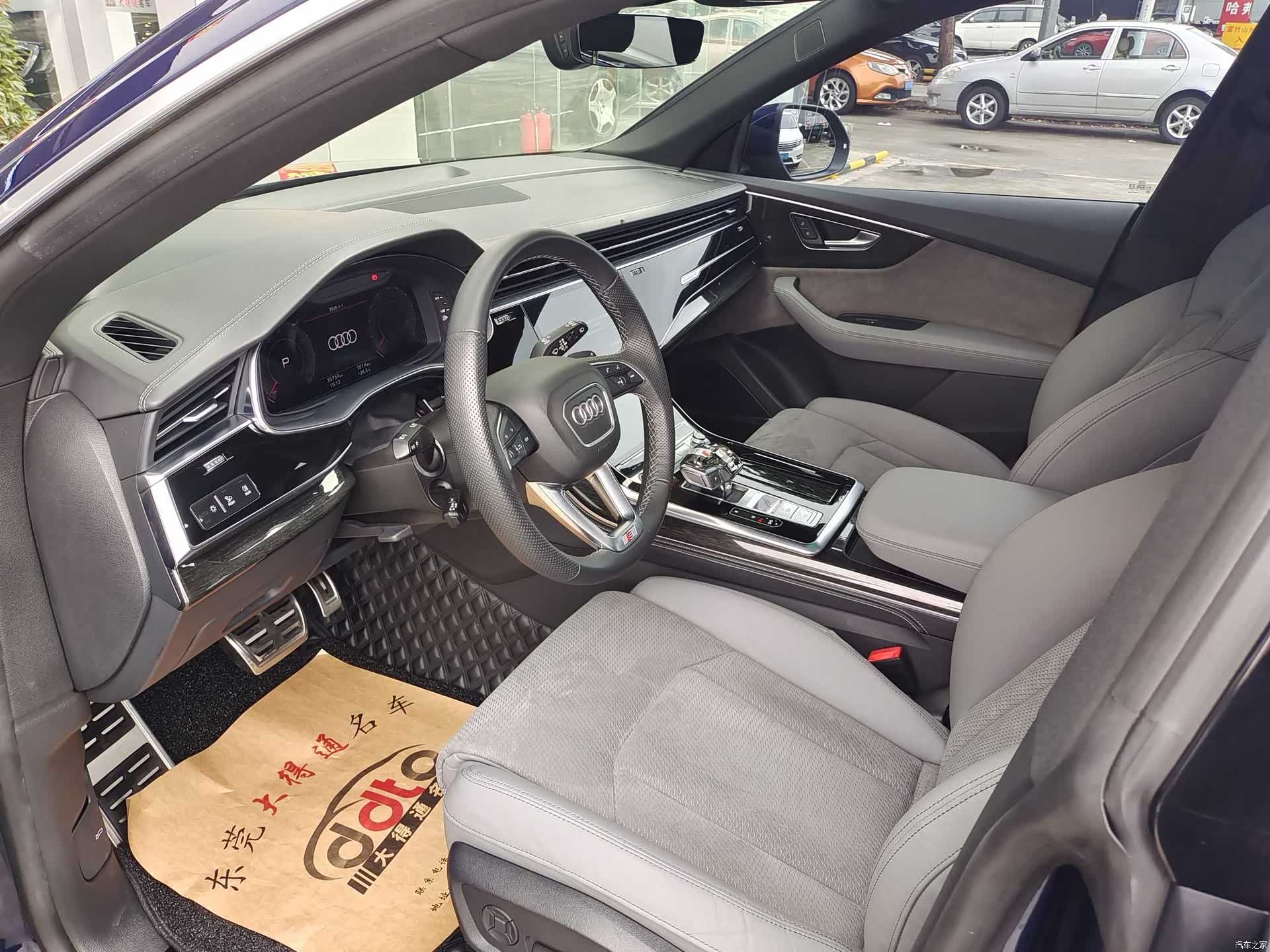 Audi Q8, 2022 все фото