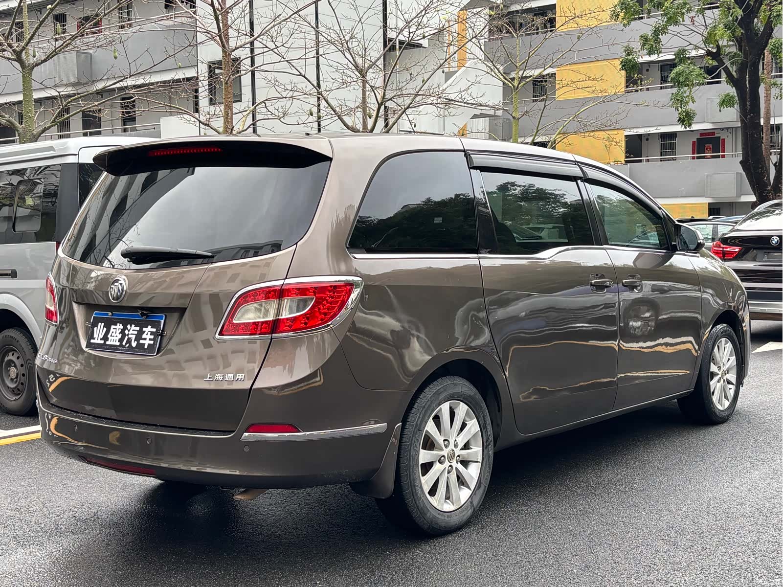 Buick GL8, 2012 4