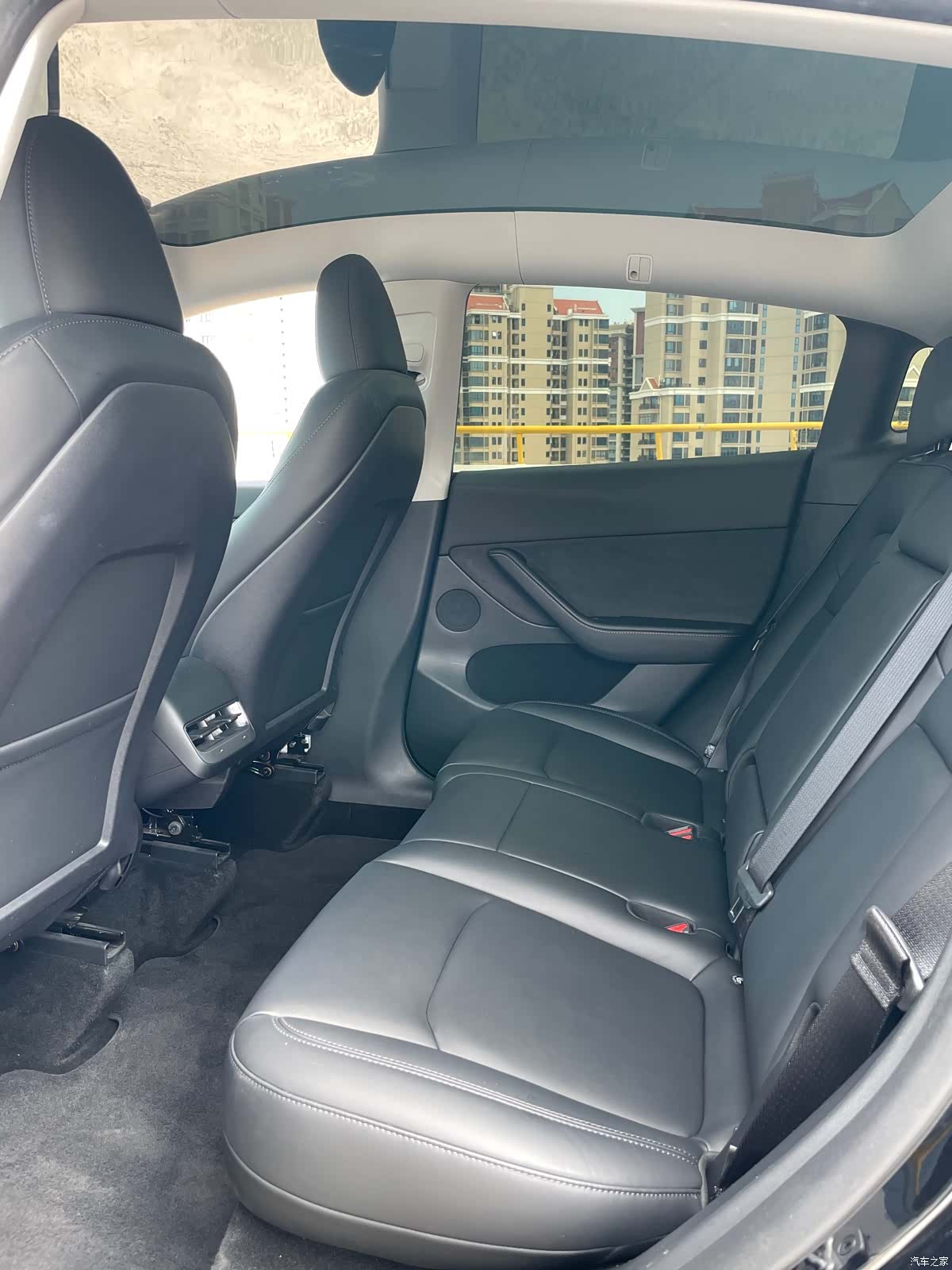Tesla Model Y, 2023 14