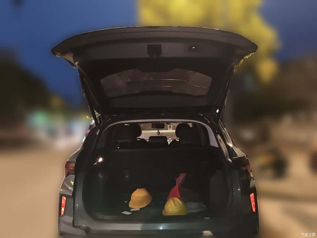 Geely Coolray, 2023 10