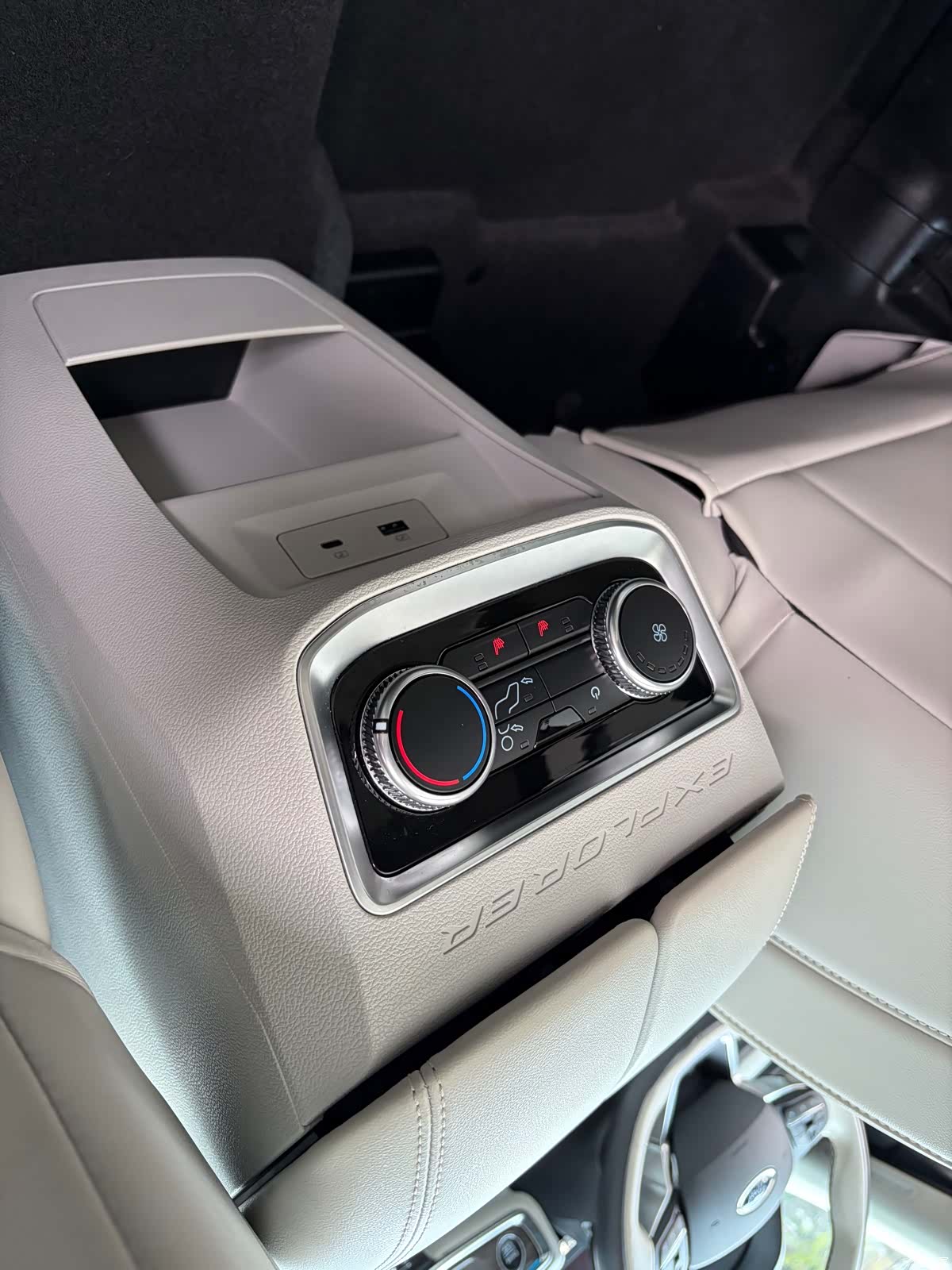Ford Explorer, 2024 15