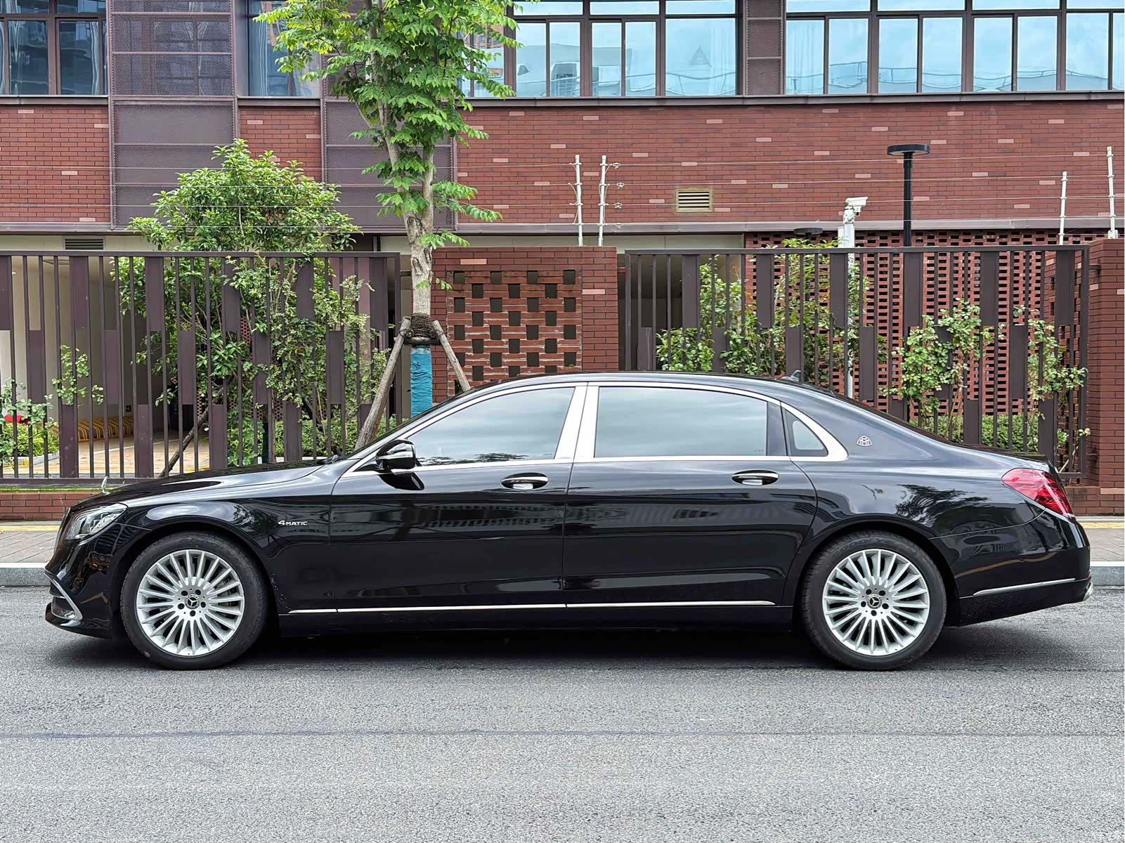 Maybach S-Class, 2018 3