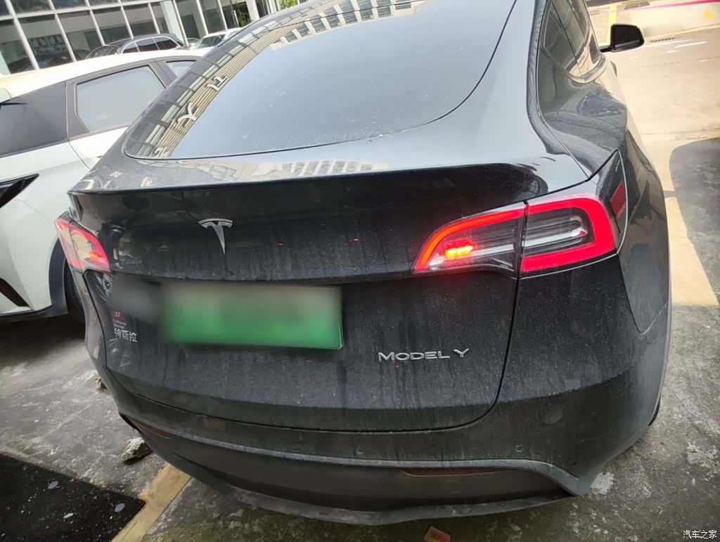 Tesla Model Y, 2022 4