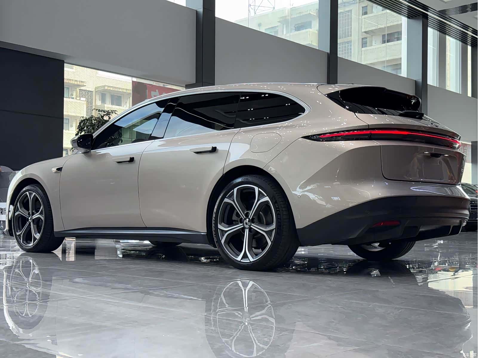 NIO ET5, 2024 10