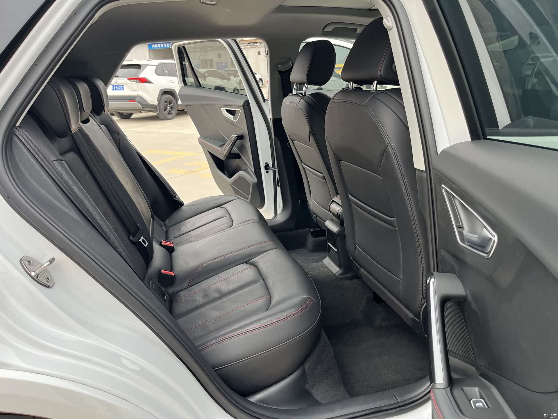 Audi Q2L, 2024 13