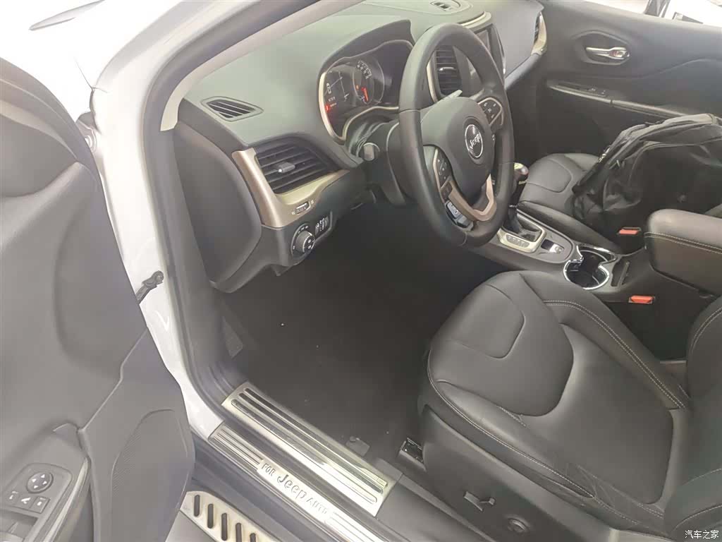 Jeep Cherokee, 2016 16