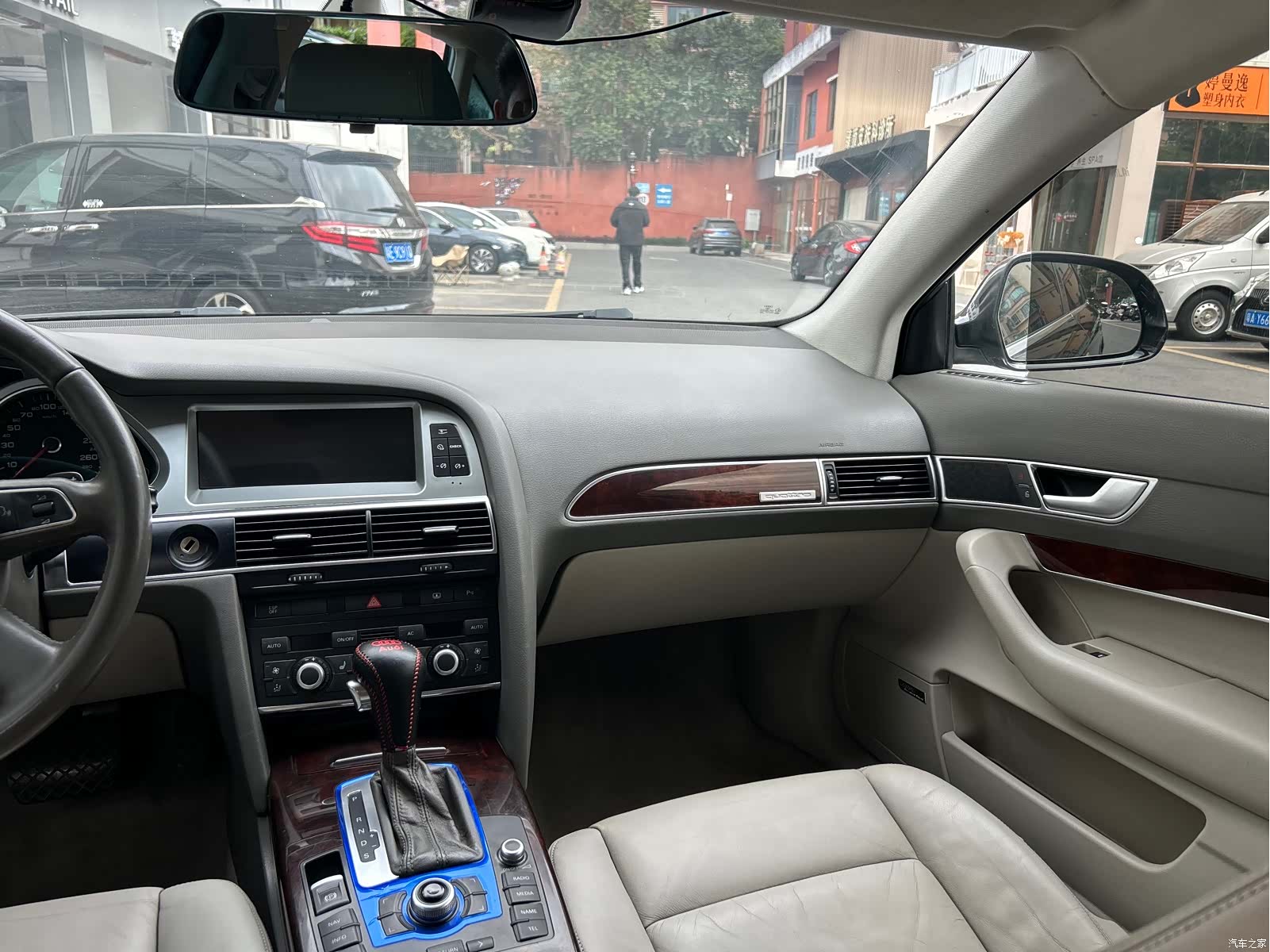 Audi A6L, 2010 27