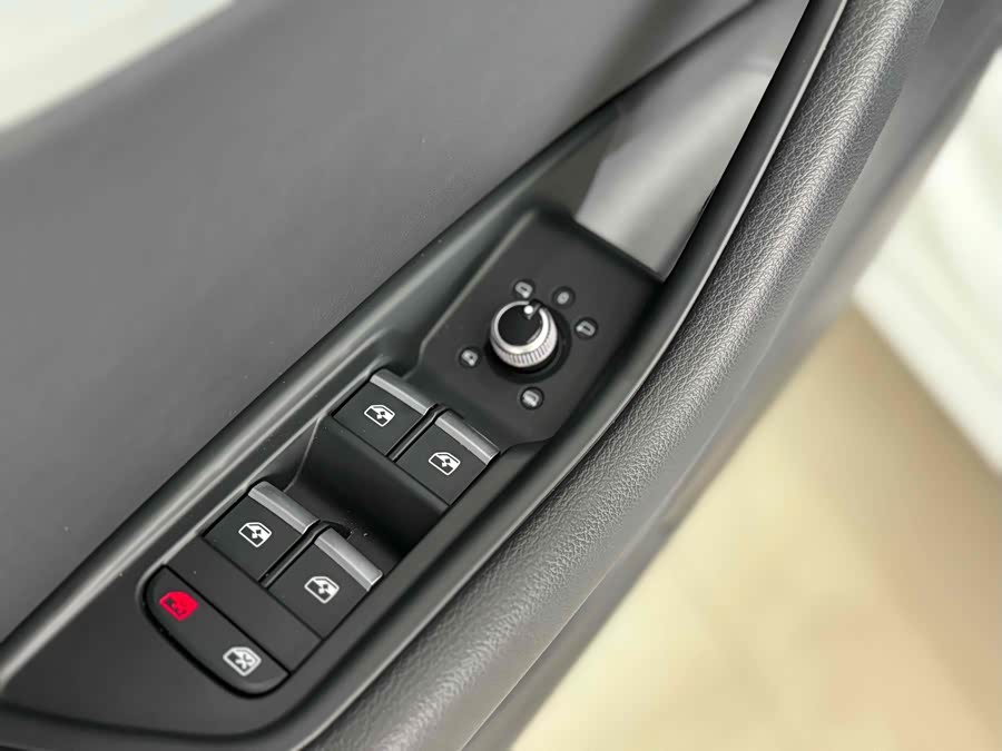 Audi A4L 2018, фото 11