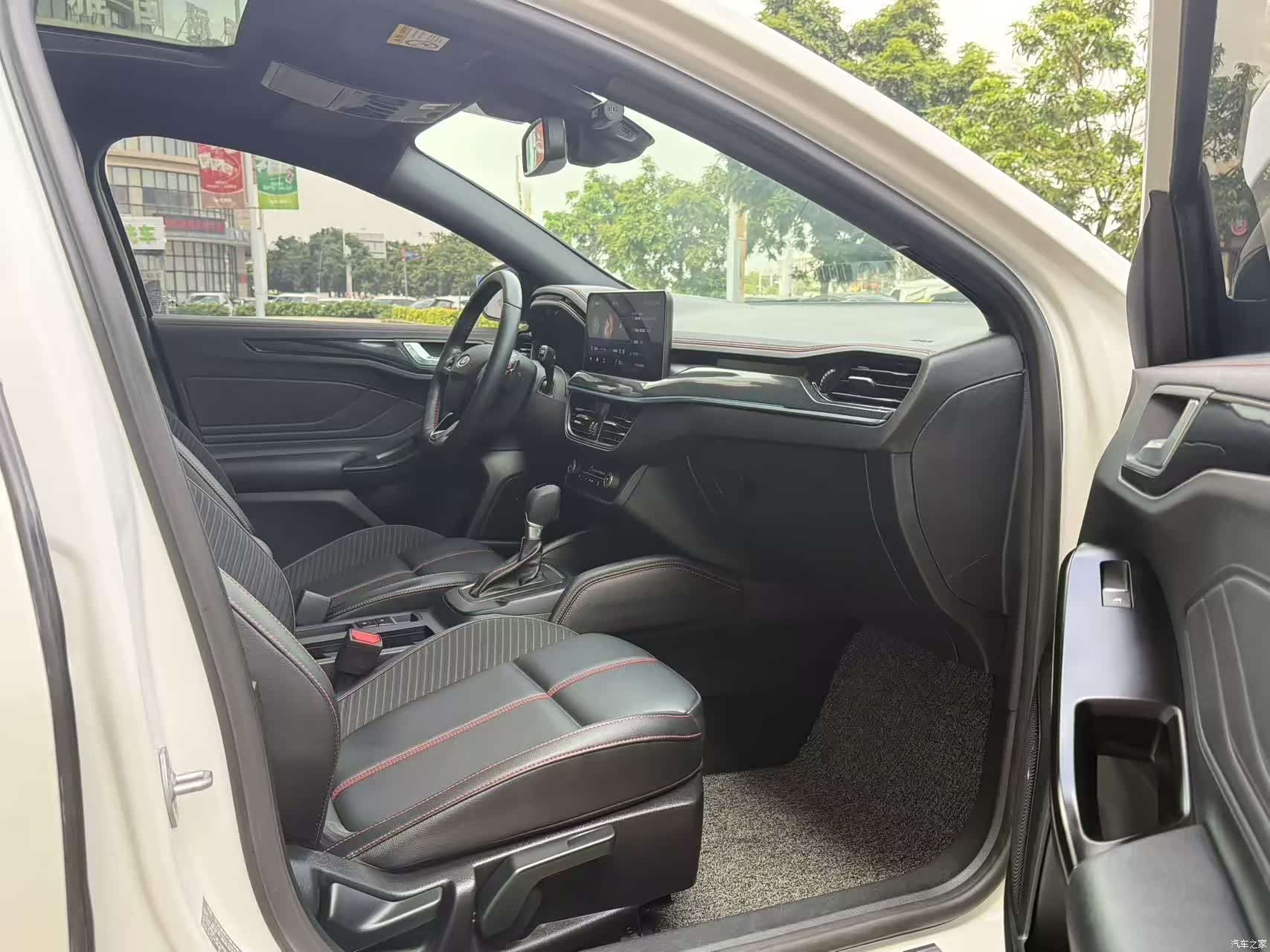 Ford Focus, 2023 15
