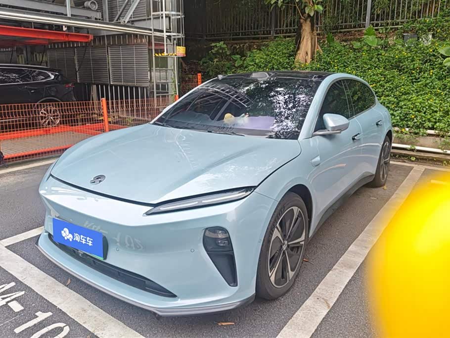 NIO ET5