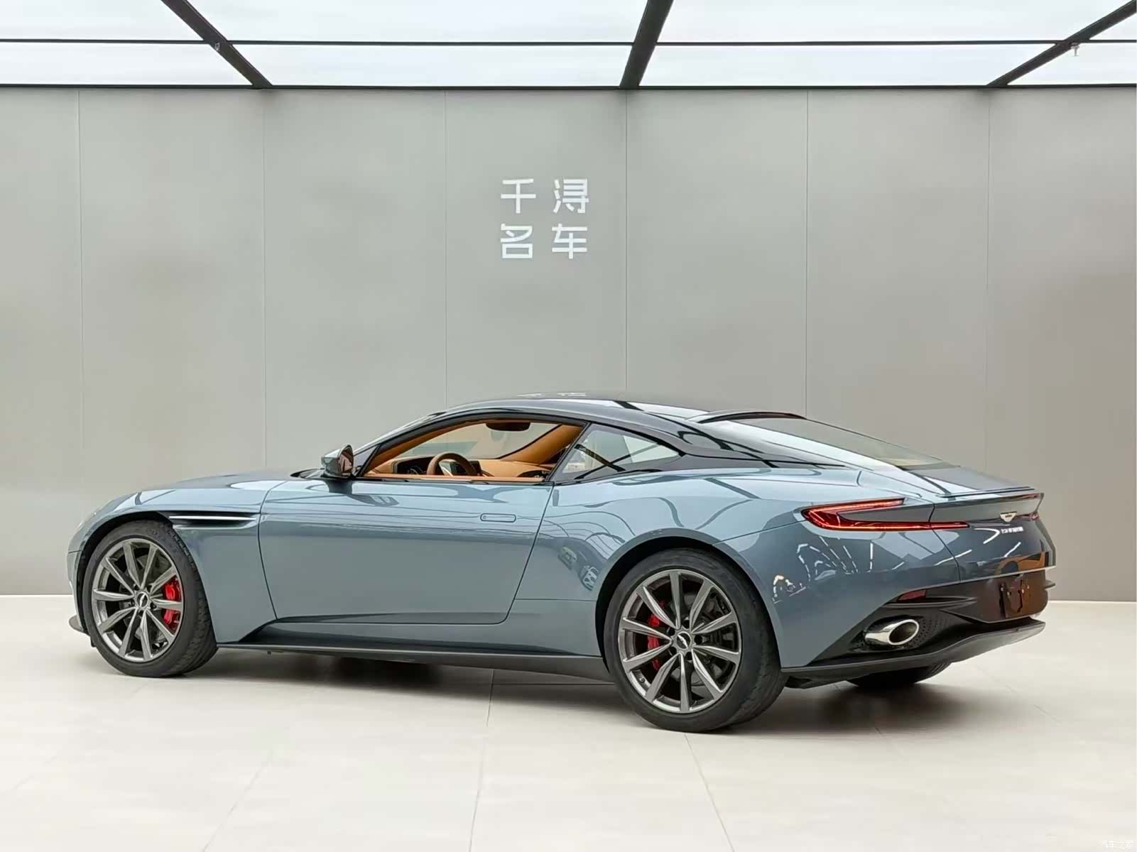 Aston Martin DB11, 2018 14