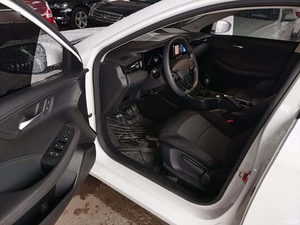 Roewe i5, 2024 16