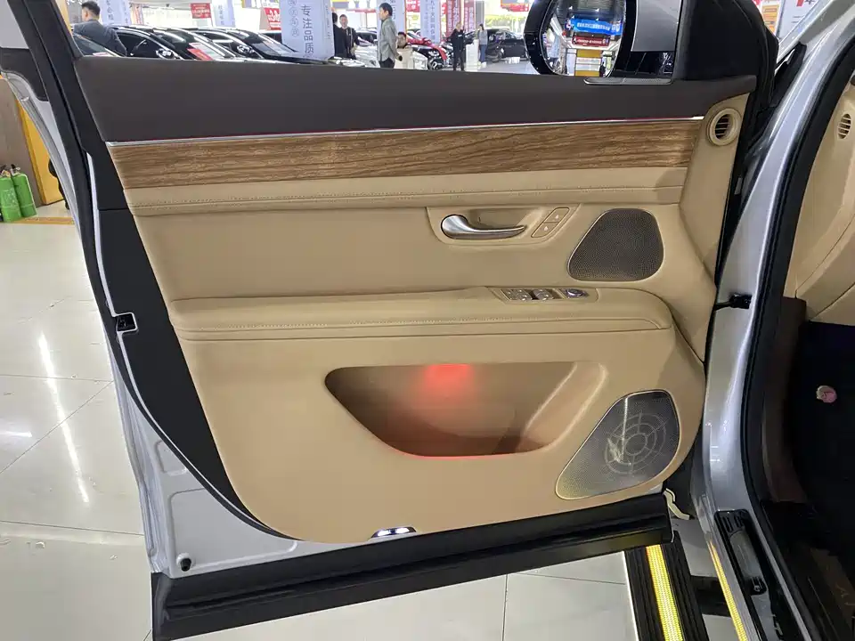 AITO Ask the world M7