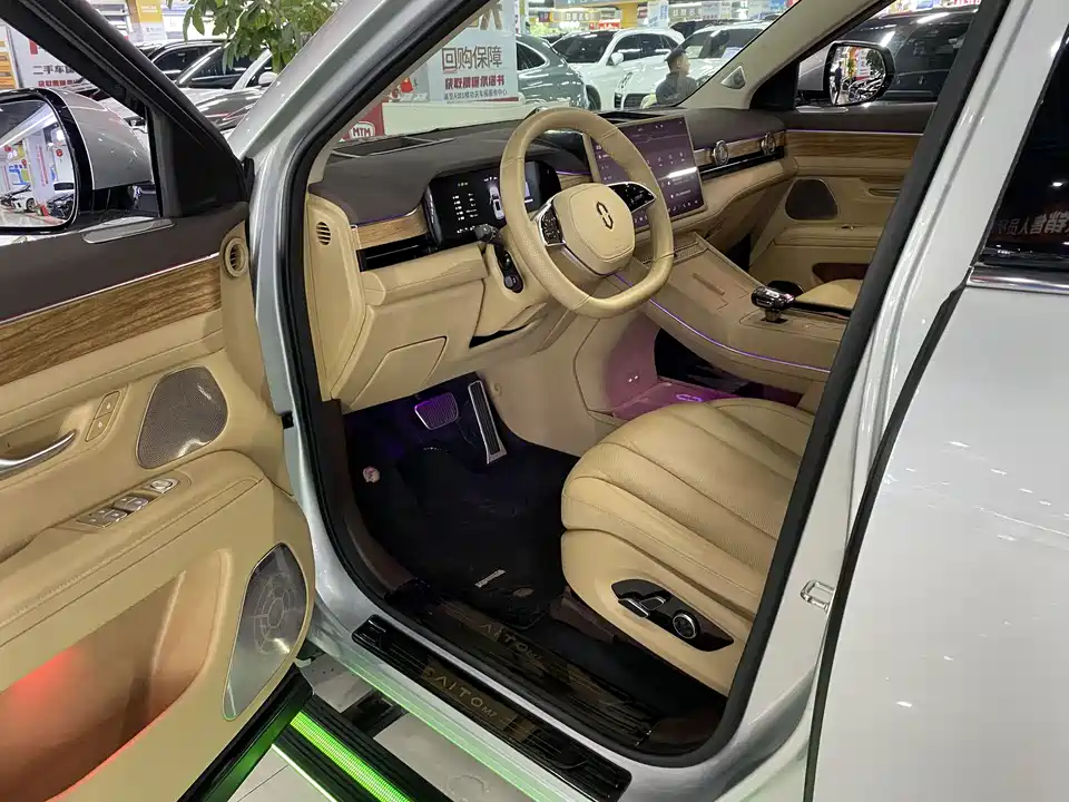 AITO Ask the world M7