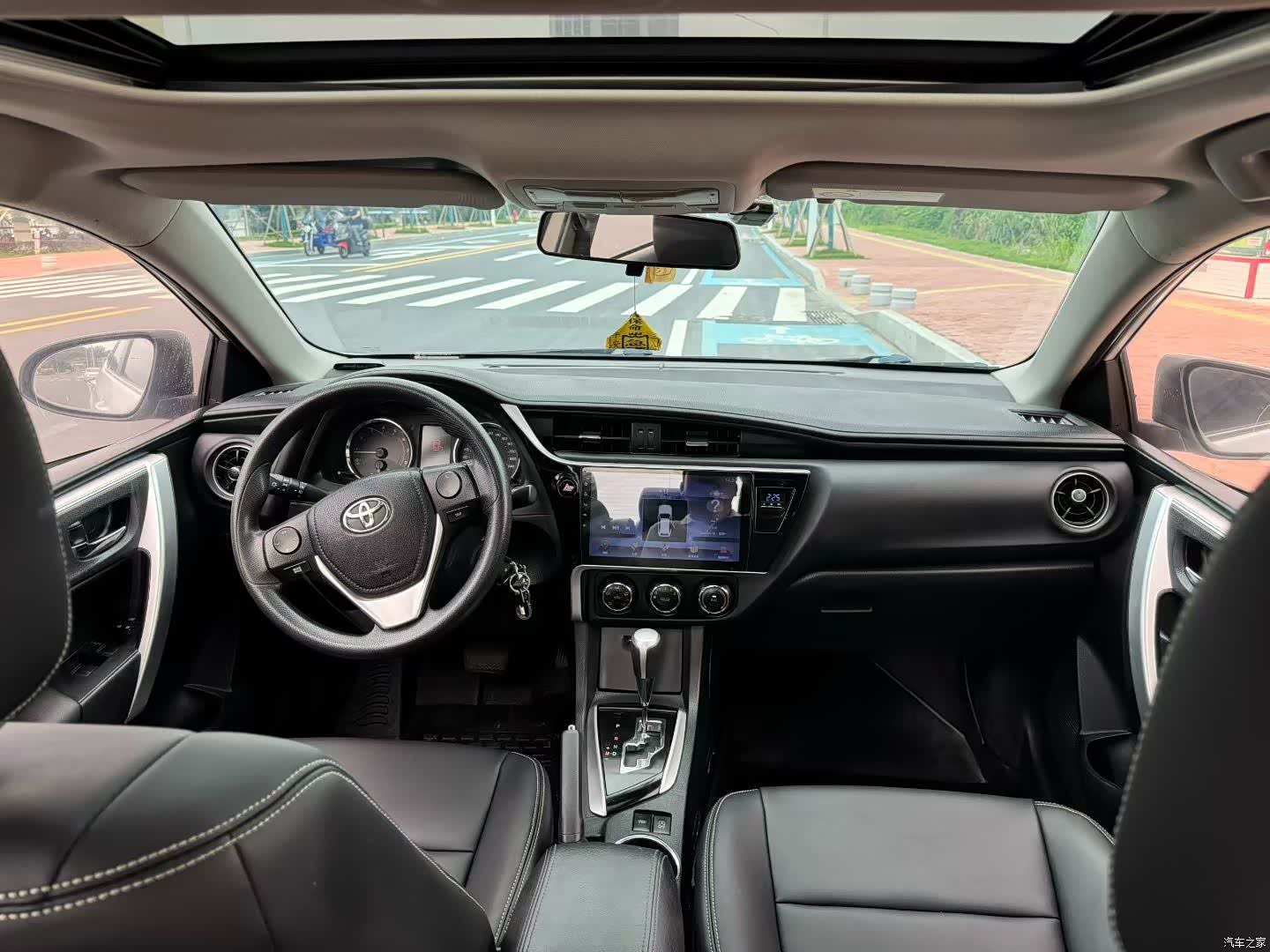 Toyota Corolla, 2018 все фото