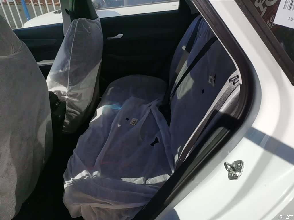 Geely Binray, 2026 17