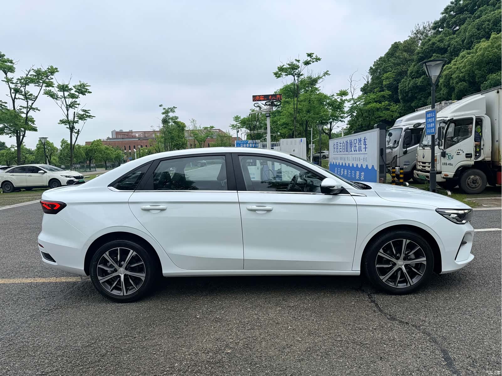 Geely Emgrand, 2023 все фото