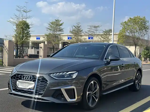 Audi A4L 2022 — купить из Китая под заказ