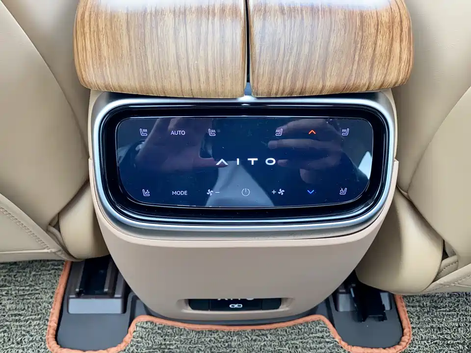 AITO Ask the world M7