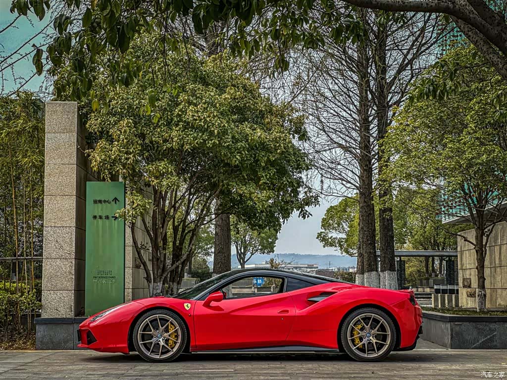 Ferrari 488, 2016 3