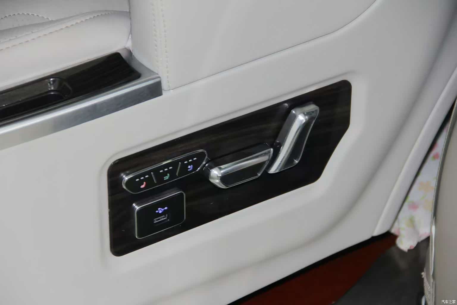 Buick GL8, 2019 17