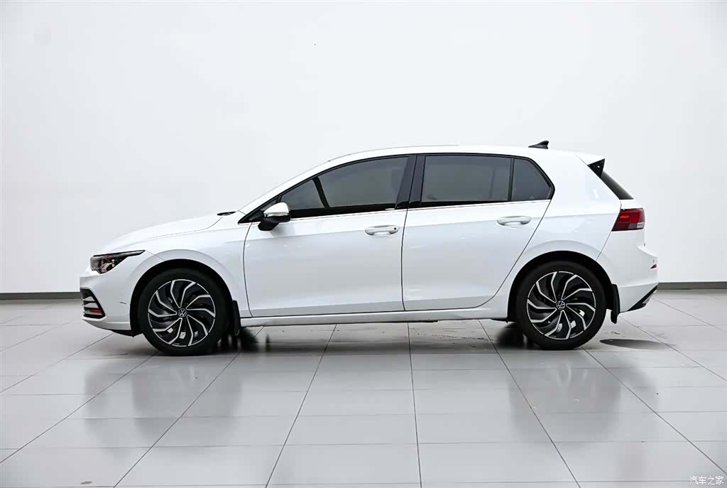 Volkswagen Golf, 2022 все фото